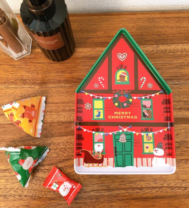 クリスマス　缶