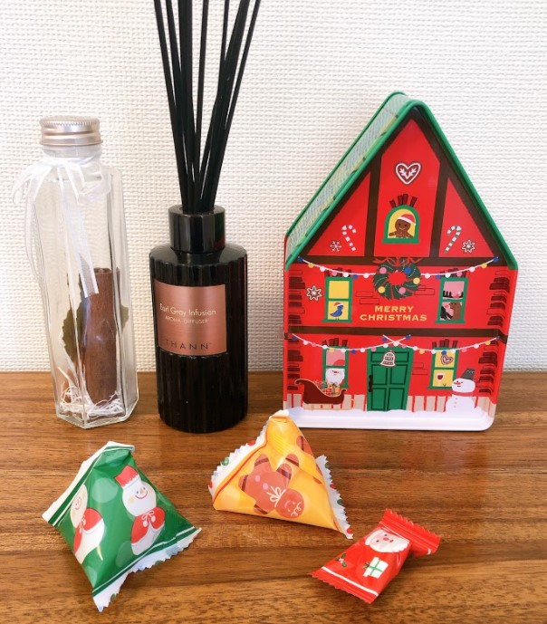 クリスマス　缶