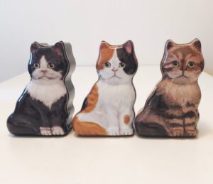 ふくざつな型の缶