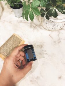 マグネットシールを缶にはりました