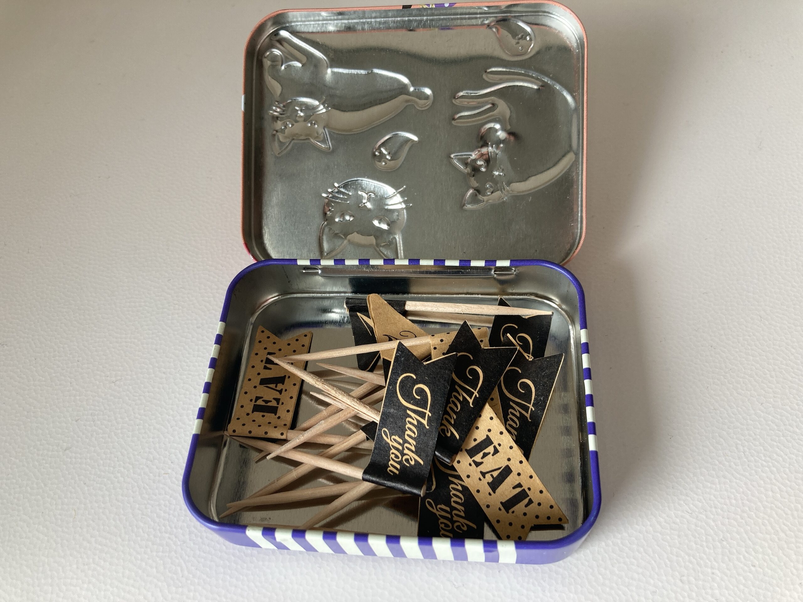 缶に入ったピック