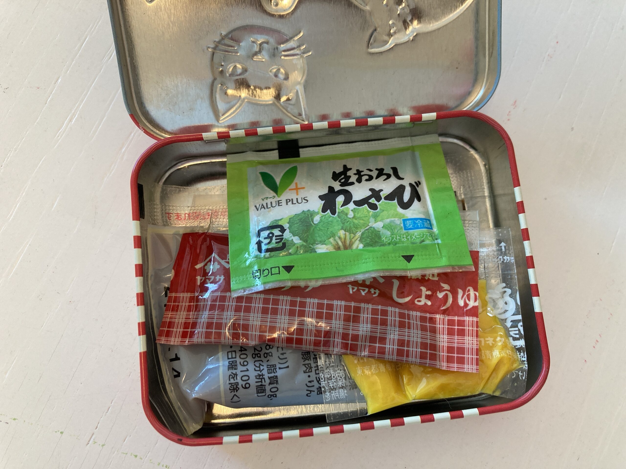 缶の中の調味料