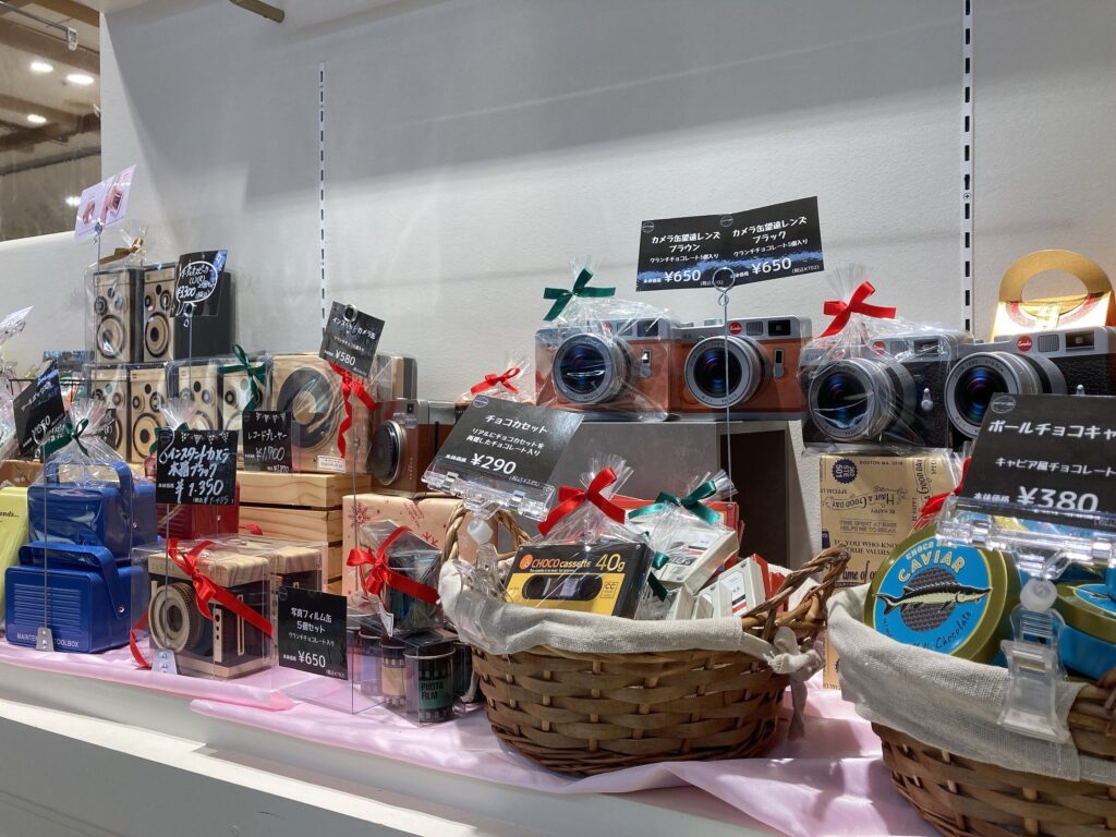 ブルーブルーエカメラ缶販売中