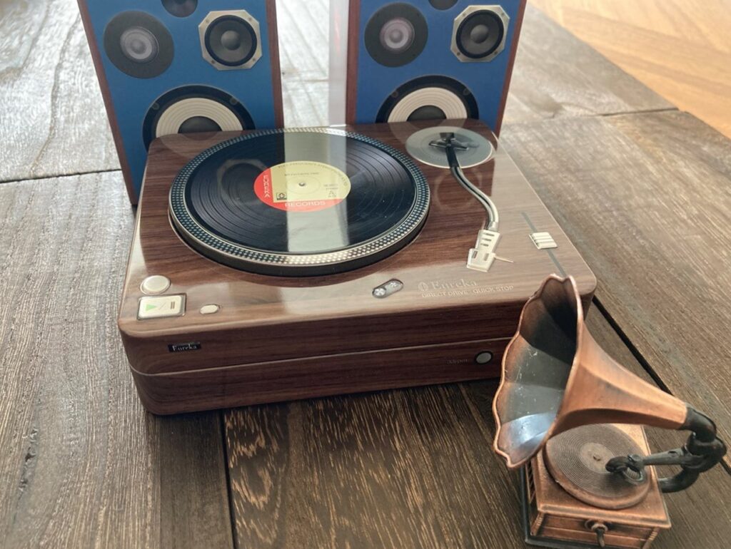 レコード缶と蓄音機