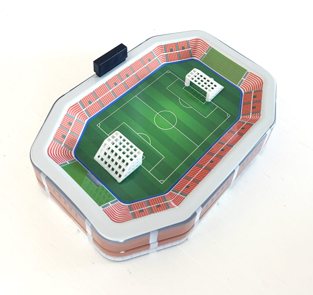 サッカースタジアム缶