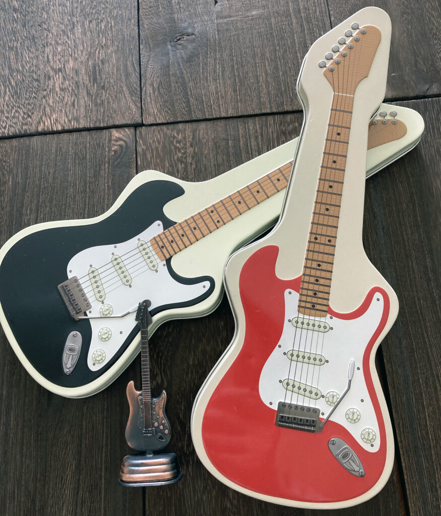 エレキギター缶レッド&ブラック