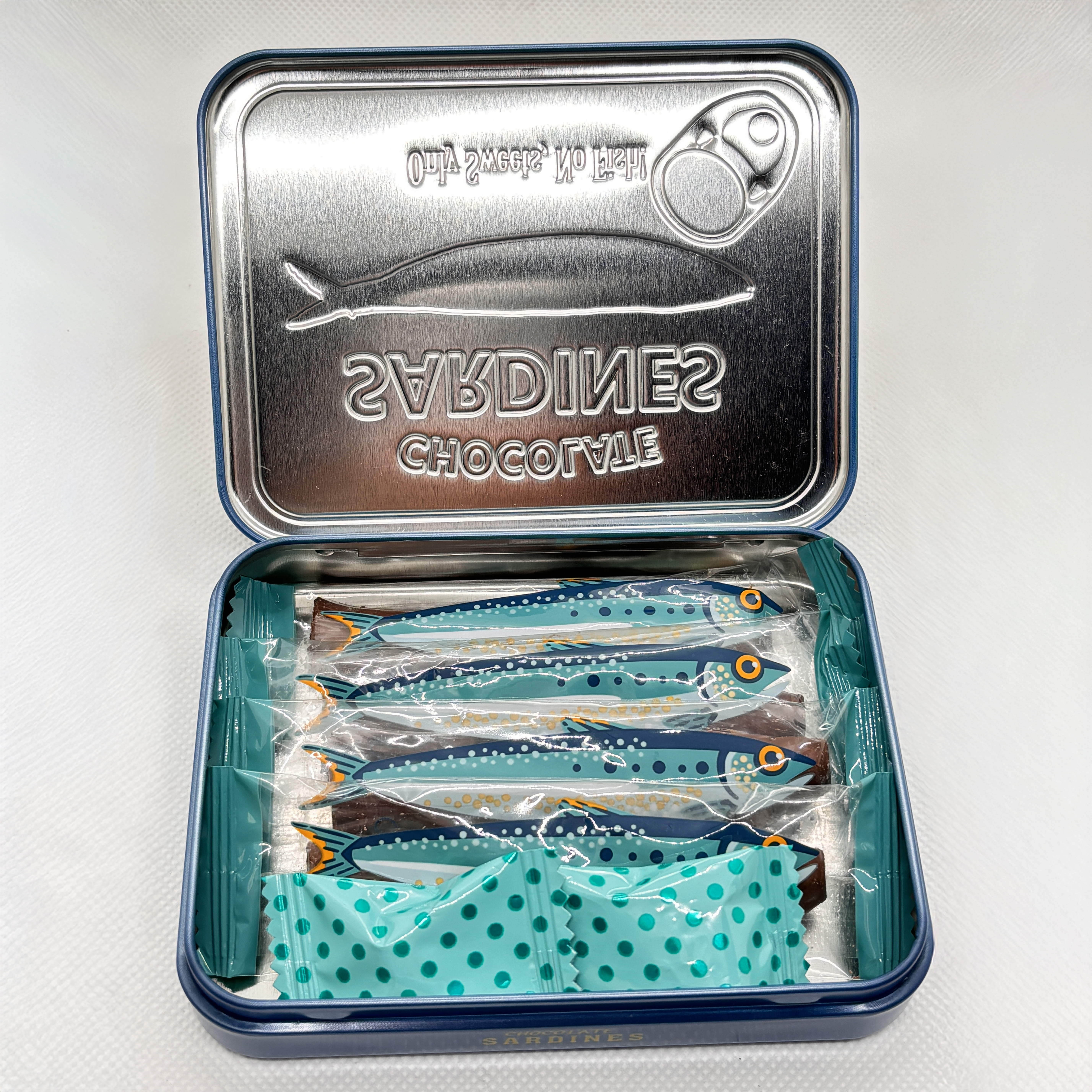 2025年12月末販売開始予定】チョコサーディン缶(ブルー) | 株式会社