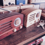 ラジオ木箱　棚の中