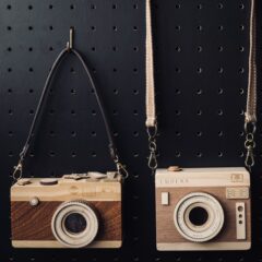 【a3kiiiiiii様リメイクアイディア③】　カメラ木箱レンズにネックストラップを付けてみよう